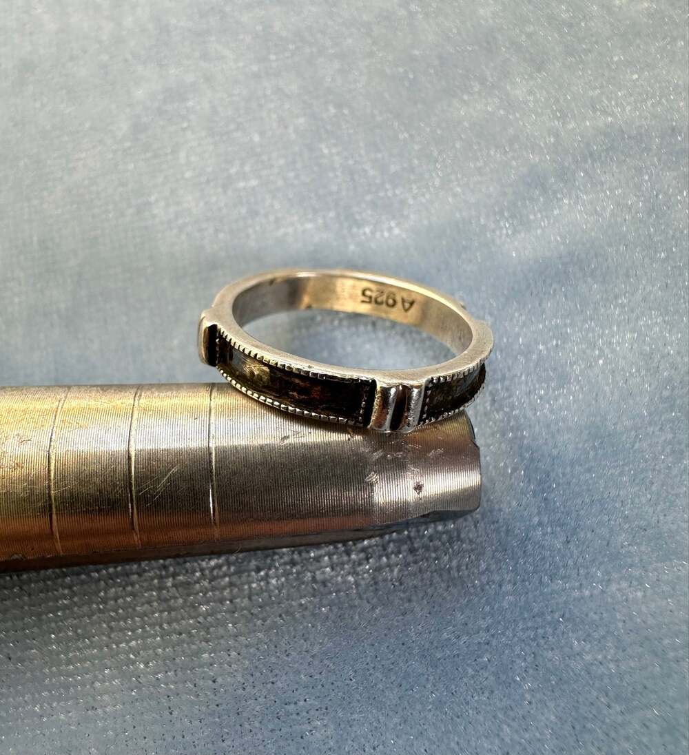 Vintage Sterling Silver Dark Inlay Band Ring Size 5 925 Beaded Edge Accent